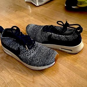 Nike flyknit air max Thea limited edition navy and gold size 7 womens like new